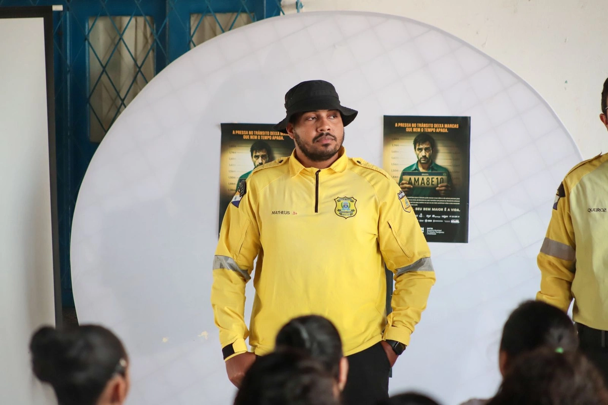 Prefeitura de Timon realiza palestra educativa sobre trânsito em escola