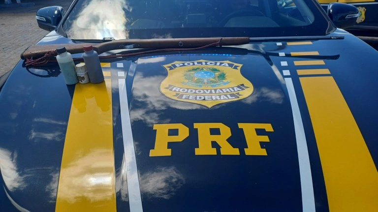 PRF apreende arma de fogo durante fiscalização na BR-316, em Alegrete do Piauí