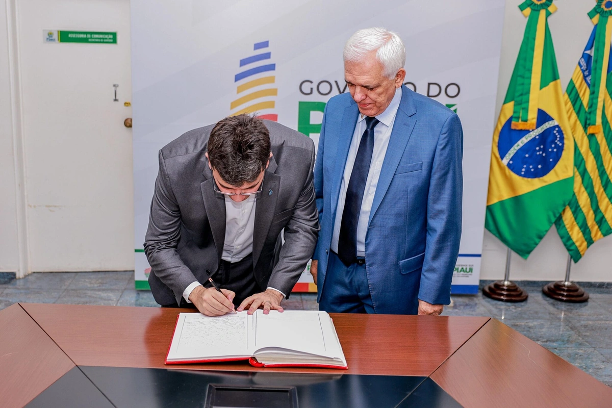 Rafael Fonteles transmite cargo para Themístocles e viaja em missão internacional
