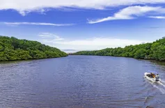 Corpo é avistado preso em raízes de árvores no rio Parnaíba, no litoral do Piauí