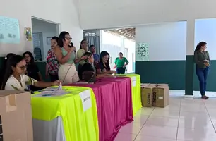Secretaria de Educação, realizou hoje a entrega de 1.400 kits de Tênis escolar (Foto: Reprodução)