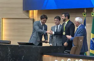 Secretário Washington Bandeira recebe Medalha do Mérito Legislativo na Alepi (Foto: James Rodrigues / Conecta Piauí)