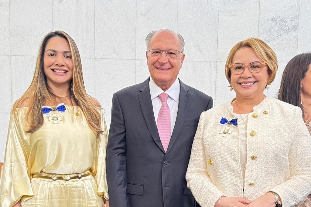 Senadora Jussara Lima recebe a mais alta condecoração da Ordem de Rio Branco