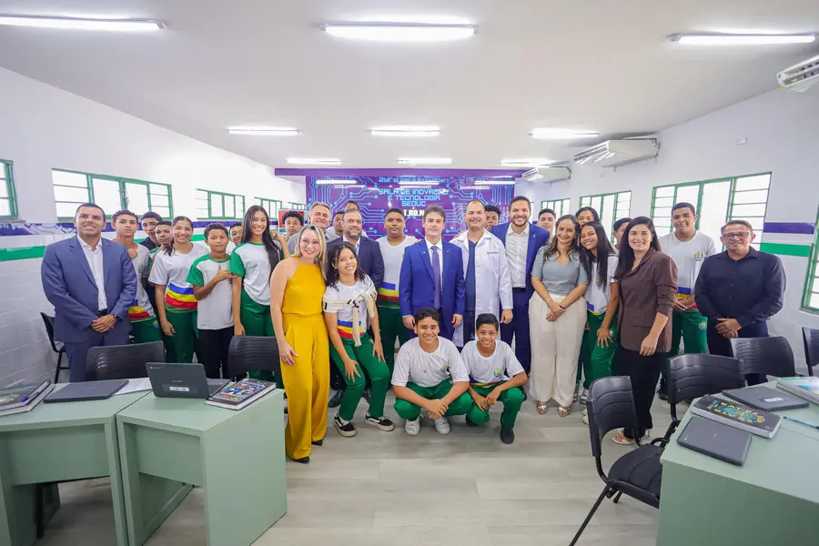 Severo Eulálio visita escola referência em educação integral no Piauí