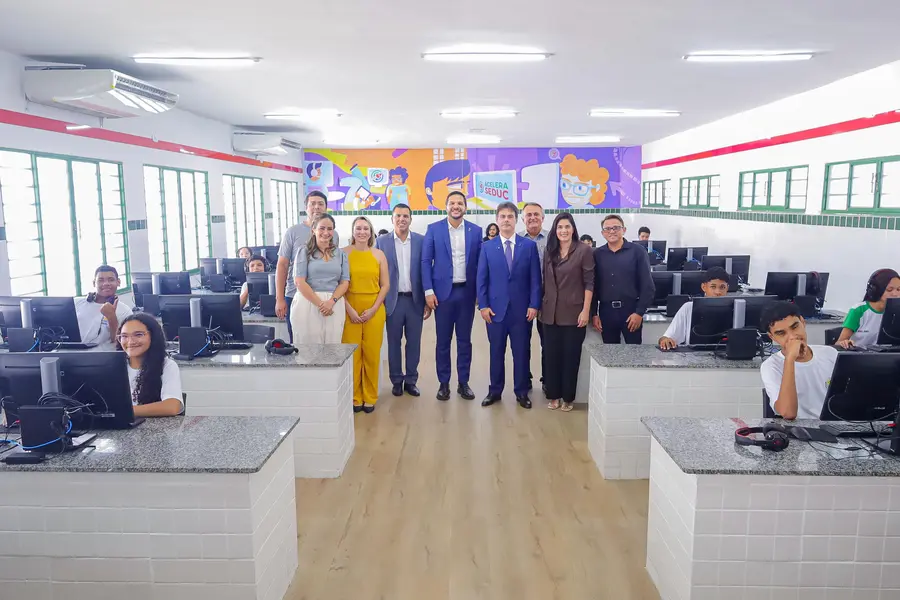 Severo Eulálio visita escola referência em educação integral no Piauí