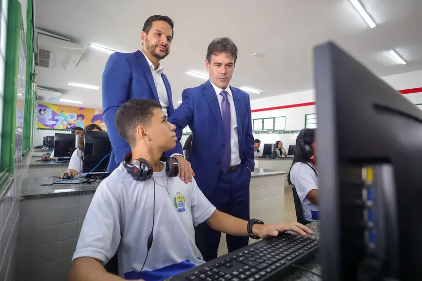 Severo Eulálio visita escola referência em educação integral no Piauí
