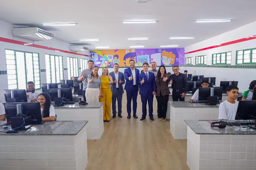 Severo Eulálio visita escola referência em educação integral no Piauí