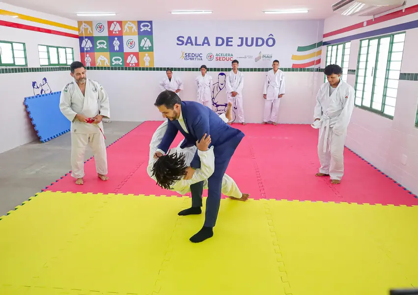 Severo Eulálio visita escola referência em educação integral no Piauí
