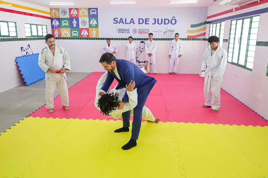 Severo Eulálio visita escola referência em educação integral no Piauí Severo Eulálio visita escola referência em educação integral no Piauí