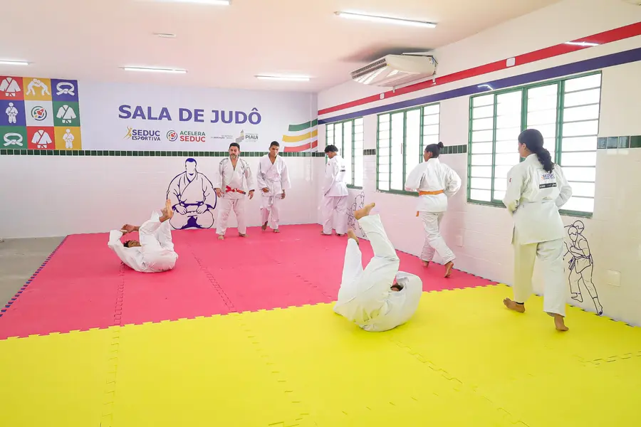 Severo Eulálio visita escola referência em educação integral no Piauí