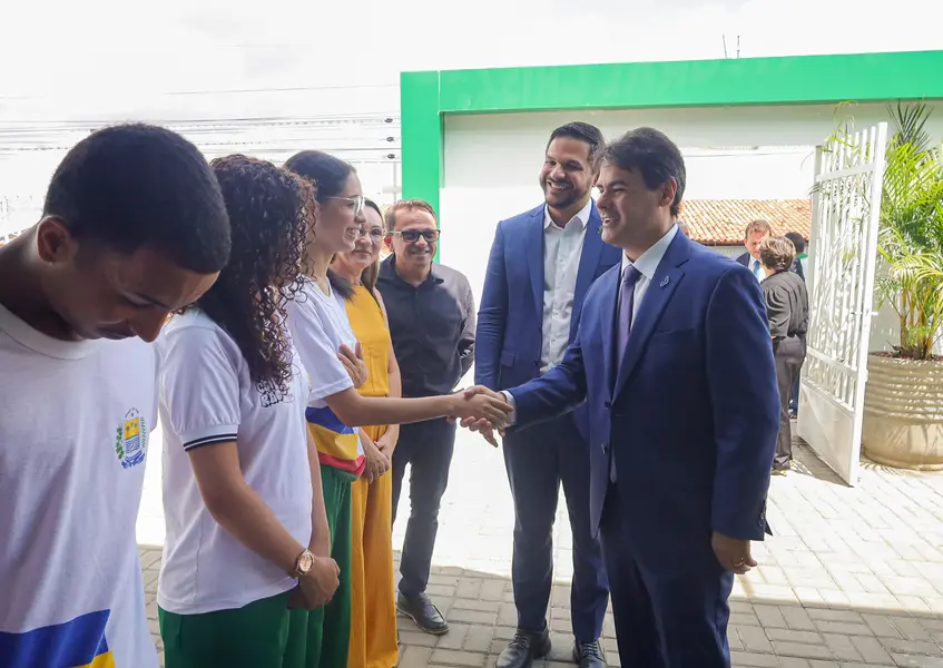 Severo Eulálio visita escola referência em educação integral no Piauí
