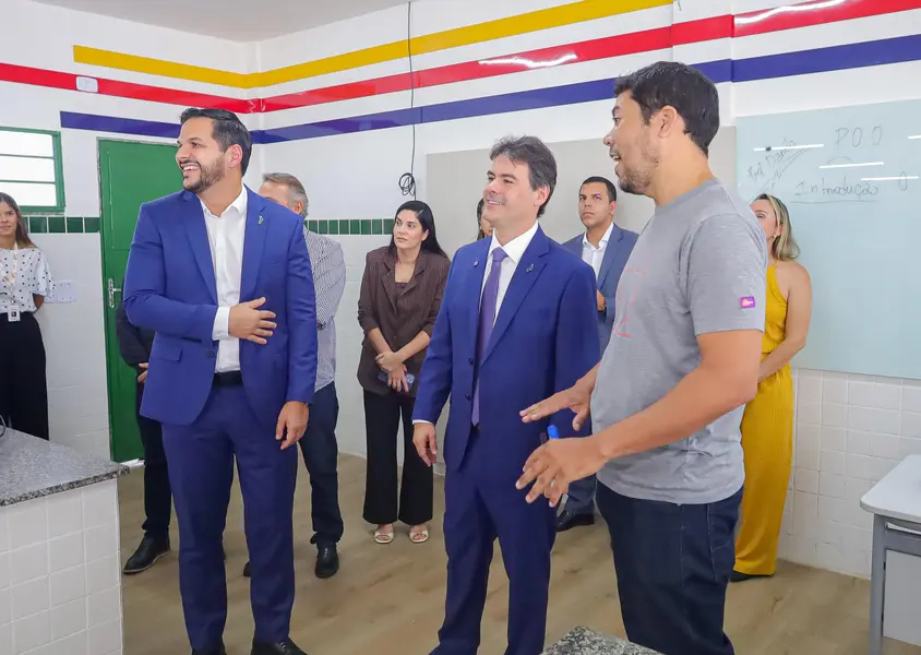 Severo Eulálio visita escola referência em educação integral no Piauí