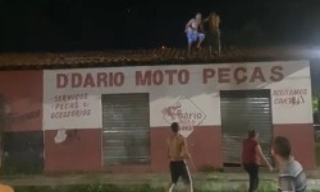 Suspeito de cometer crimes é espancado por populares na zona Sudeste de Teresina