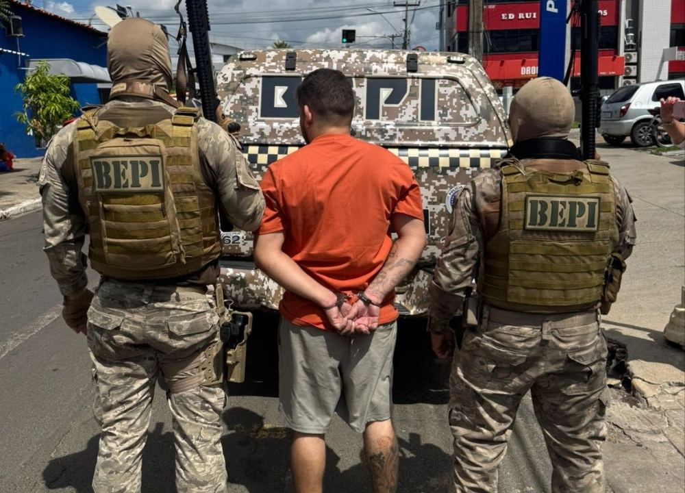 Suspeito de tráfico é preso com quase 2 kg de drogas e R$ 8 mil em Floriano