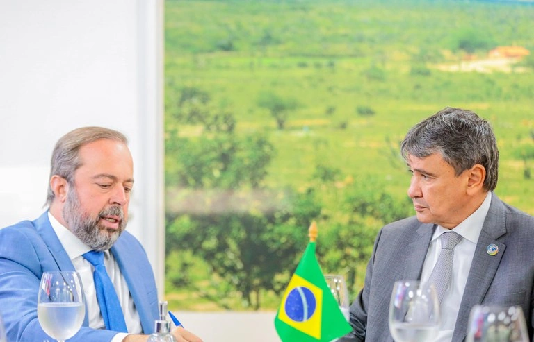 Wellington Dias e Ministro de Minas e Energia tratam de isenção na conta de luz