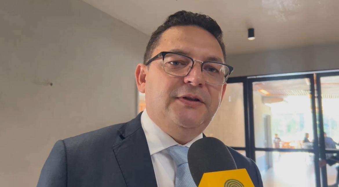 Alepi homenageia secretário do TJ-PI com Medalha do Mérito Legislativo