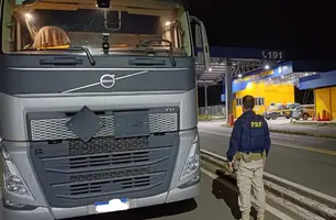 Caminhoneiro é preso por dirigir sob efeito de maconha em Valença do Piauí (Foto: Reprodução/PRF)