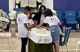 Comoção marca velório de jovem piauiense assassinada pelo ex-marido em Portugal (Foto: Reprodução)