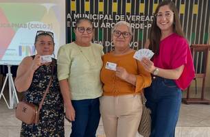 Dirceu Arcoverde inicia entrega de carteirinhas para artesãos locais (Foto: Reprodução)