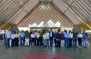 Dr. Marcus Kalume participa de entrega de órteses e próteses em Floriano (Foto: Reprodução)