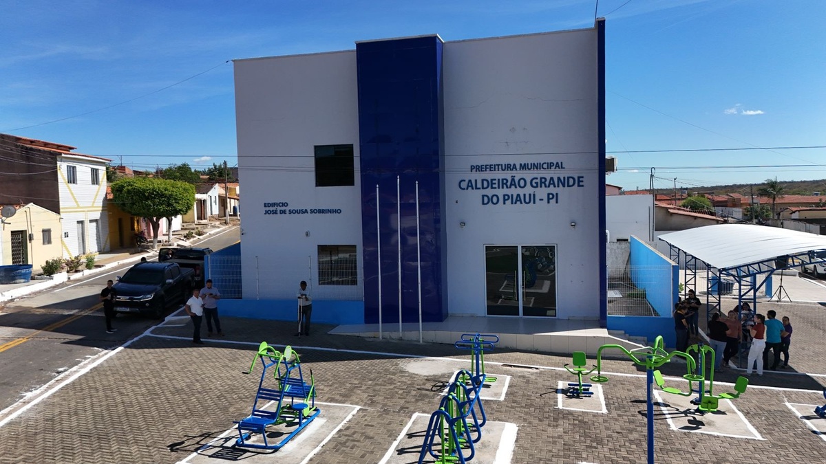 Governador entrega obras e implanta Saúde Digital em Caldeirão Grande
