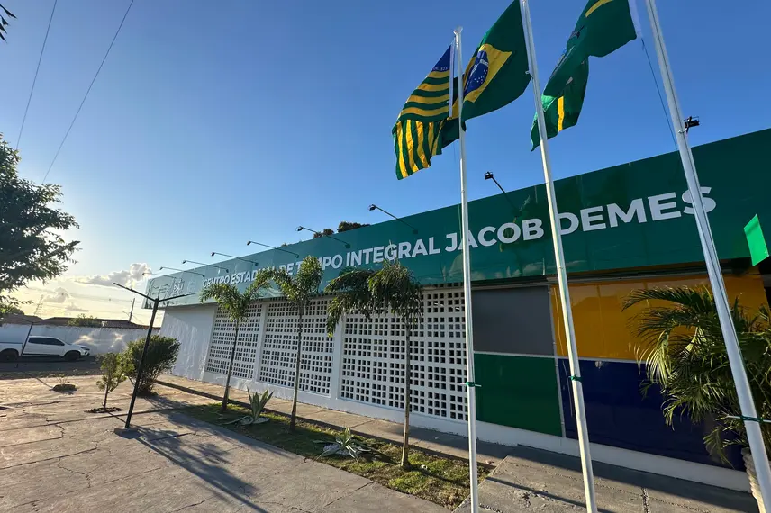 Governador entrega reforma do CETI Jacob Demes em Floriano com investimento de R$ 1,9 mi