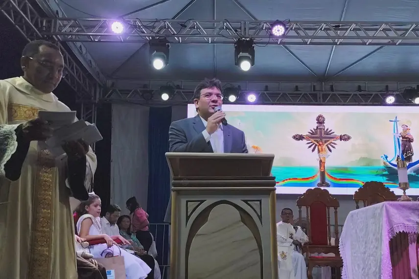 Governador participa da 9ª noite dos festejos de Santo Antônio em Campo Maior