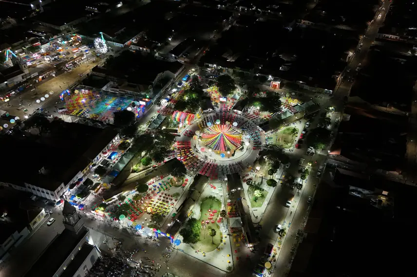 Governador participa da 9ª noite dos festejos de Santo Antônio em Campo Maior