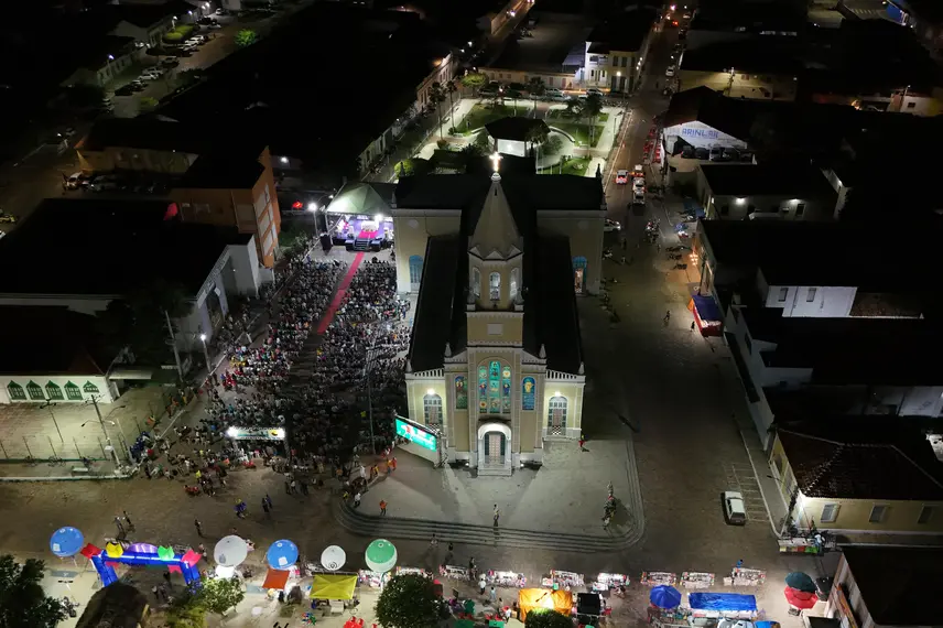 Governador participa da 9ª noite dos festejos de Santo Antônio em Campo Maior