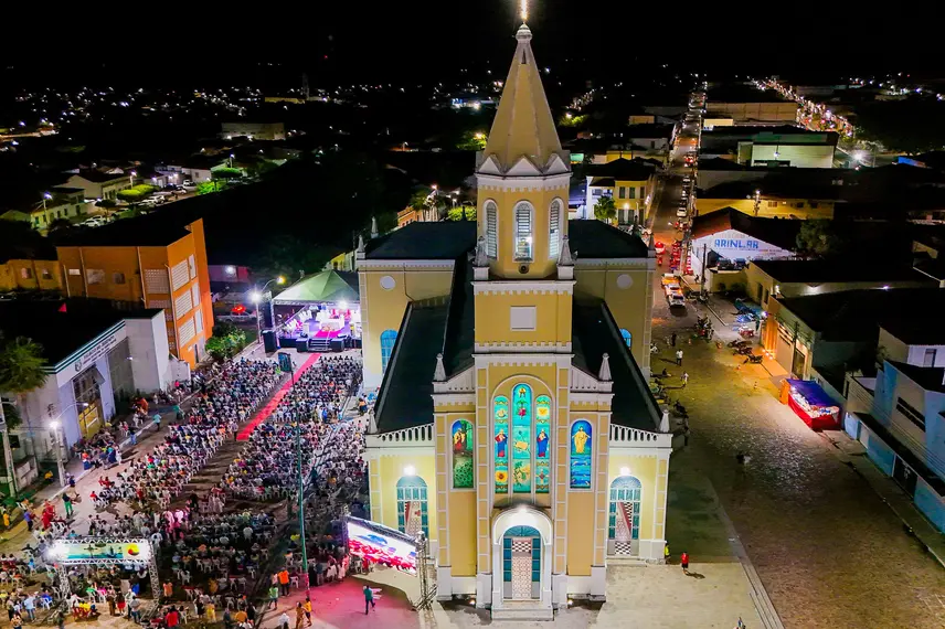 Governador participa da 9ª noite dos festejos de Santo Antônio em Campo Maior