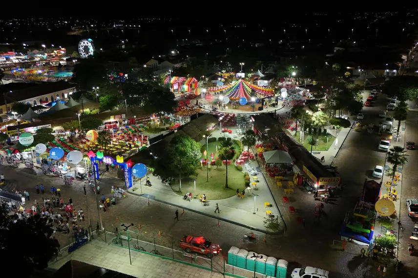 Governador participa da 9ª noite dos festejos de Santo Antônio em Campo Maior