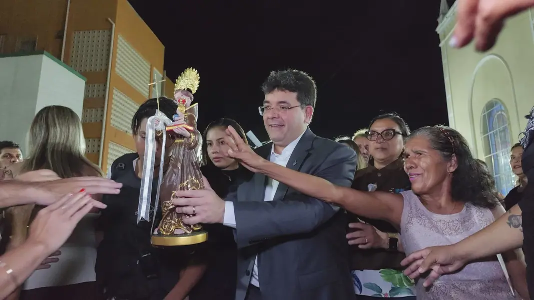 Governador participa da 9ª noite dos festejos de Santo Antônio em Campo Maior