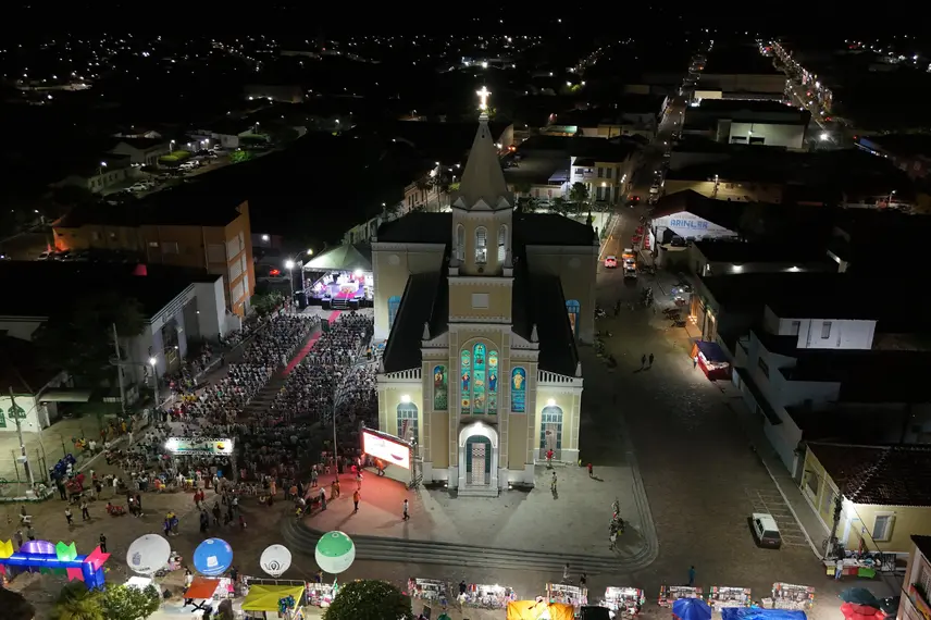 Governador participa da 9ª noite dos festejos de Santo Antônio em Campo Maior