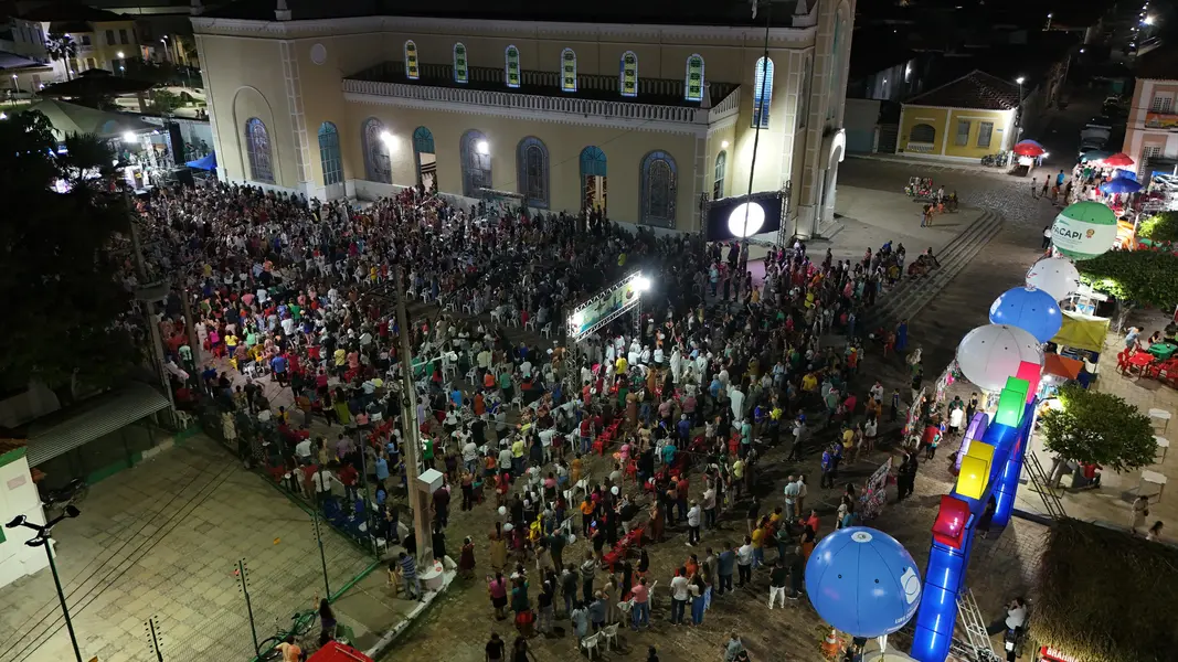 Governador participa da 9ª noite dos festejos de Santo Antônio em Campo Maior