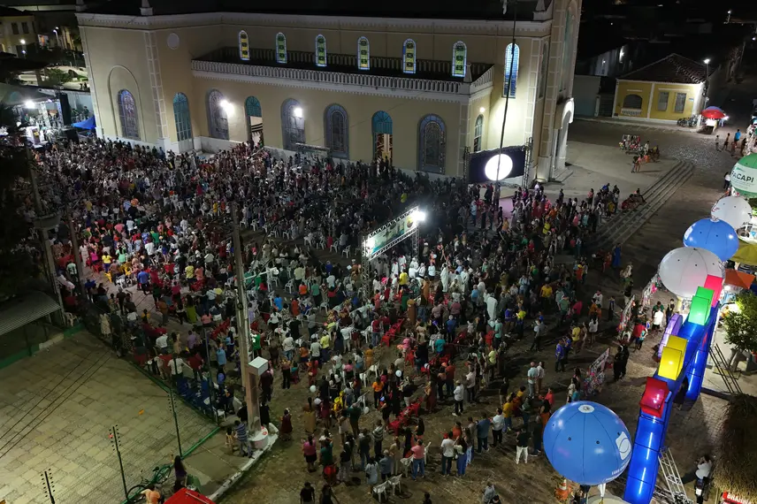 Governador participa da 9ª noite dos festejos de Santo Antônio em Campo Maior