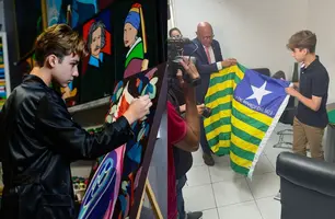 Jovem piauiense recebe premiação como um dos 100 prodígios do mundo (Foto: Reprodução)