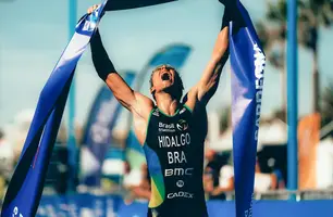 Miguel Hidalgo conquista vitória histórica na elite do triatlo mundial (Foto: WORLD TRIATHLON/DIVULGAÇÃO)