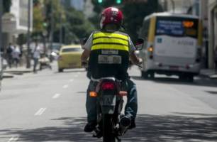 Mototaxistas de Picos recebem novos coletes padronizados para maior segurança (Foto: Reprodução)