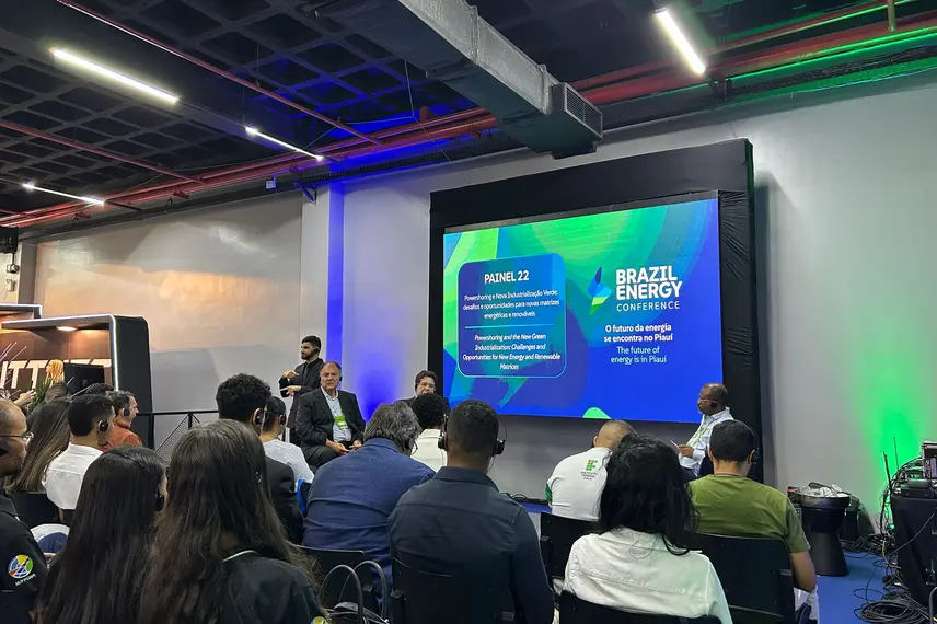 Painel 22 debate nova industrialização e desafios energéticos