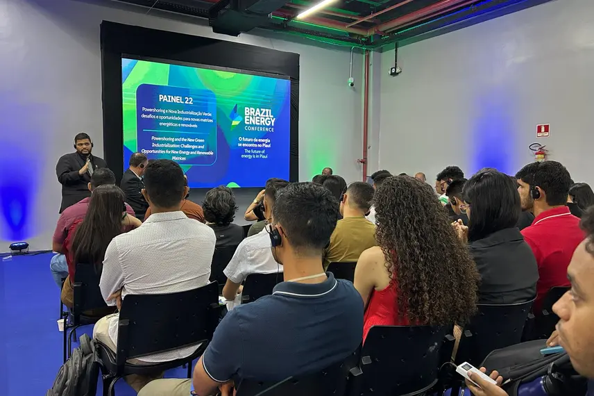 Painel 22 debate nova industrialização e desafios energéticos
