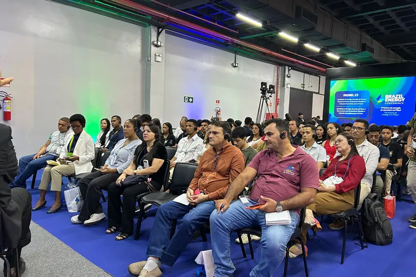 Painel 22 debate nova industrialização e desafios energéticos