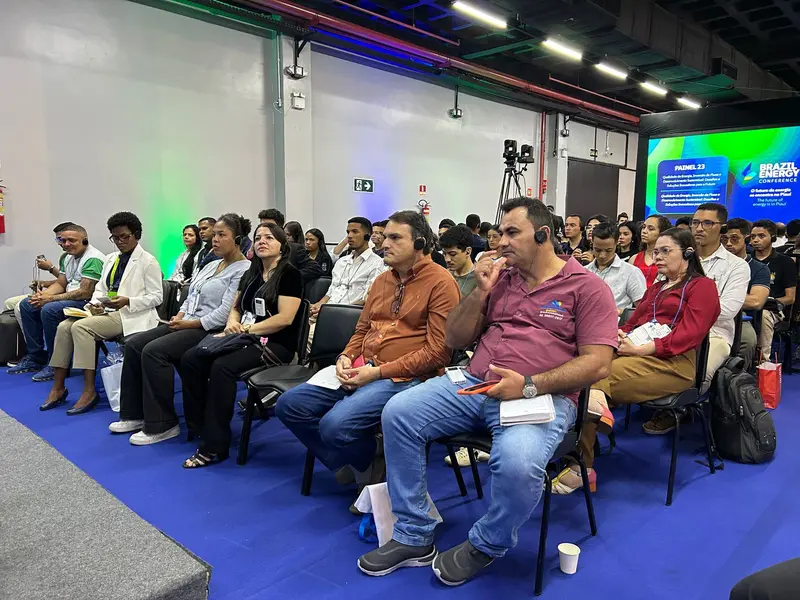 Painel 22 debate nova industrialização e desafios energéticos