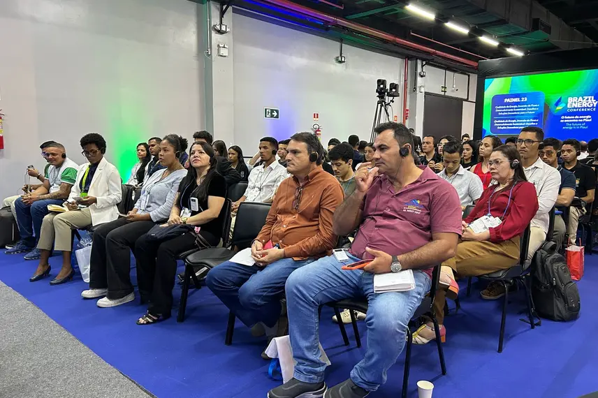 Painel 22 debate nova industrialização e desafios energéticos