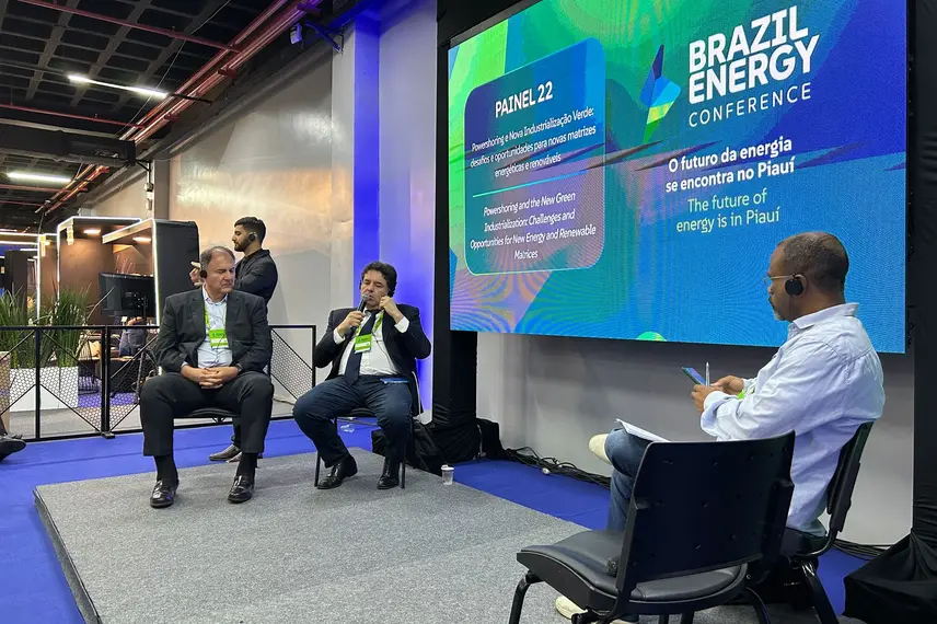 Painel 22 debate nova industrialização e desafios energéticos