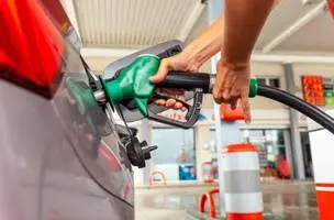 Petrobras reduz preço da gasolina nas distribuidoras a partir desta terça (3) (Foto: Reprodução)