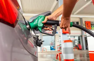 Petrobras reduz preço da gasolina nas distribuidoras a partir desta terça (3) (Foto: Reprodução)