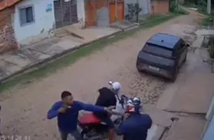 PM recupera moto roubada e prende ladrões de motociclista em Timon (Foto: Reprodução)