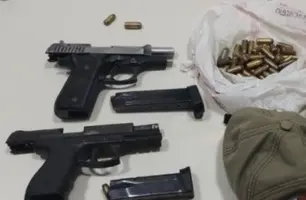 Polícia Militar apreende armas e munições após fuga de suspeito em Floriano (Foto: Divulgação/PMPI)