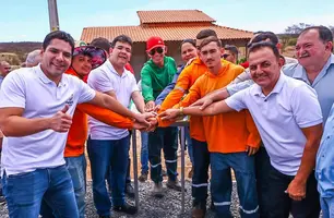 Rafael Fonteles e Léo Sobral entregam 137 km de asfalto em Simplício Mendes (Foto: Reprodução)