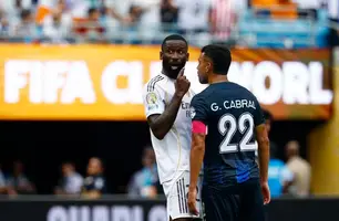 Rudiger discute com Cabral em Real Madrid x Pachuca (Foto: Reprodução/Reuters)